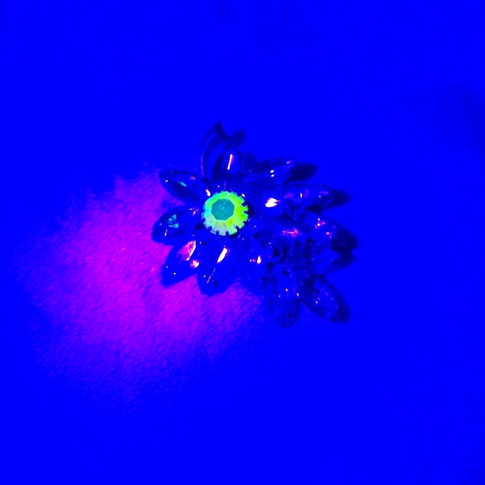 Vintage Aurora Borealis Green Rhinestone Flower Brooch Pin Sparkly Jewelry Glow